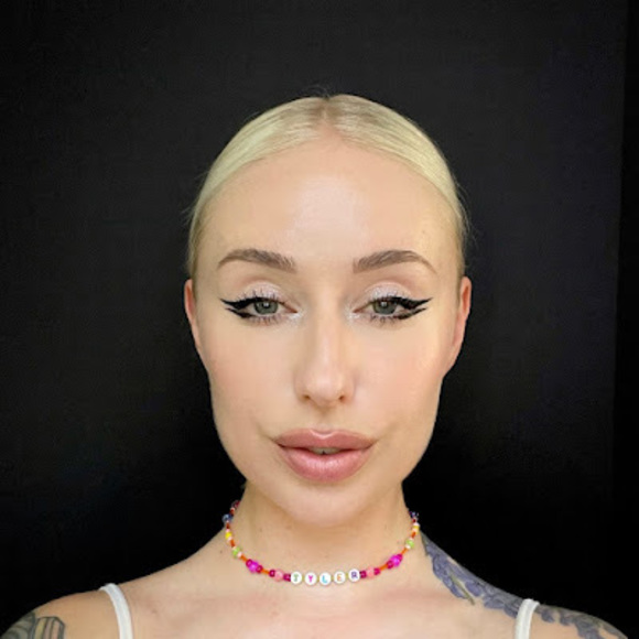 Meet your Posher, Emilia - Picture 1 of 1